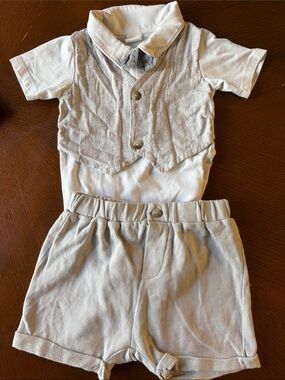 H&M Matching Set Bodysuit with sewn vest and shorts  12M